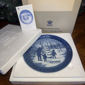 Vintage 1979 Royal Copenhagen ”choose Tree'' Christmas plate Original Box/Brochu